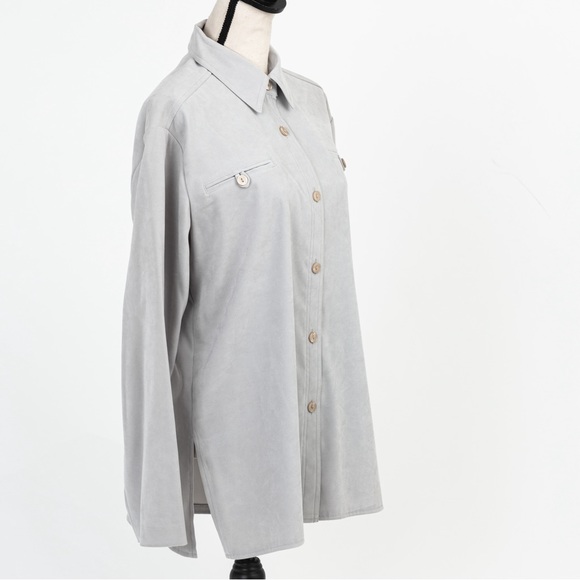 Neutral soft light gray faux suede textured fabric button down Studio C size M - Picture 5 of 9